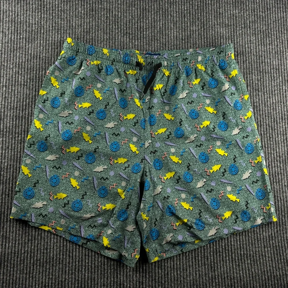 Burlebo Mens Retro 90s Geometric Fish Print Performance Everyday Shorts Green M